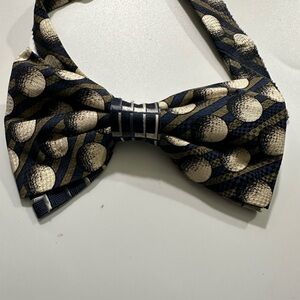 Elegant Navy and Gold Bow Tie